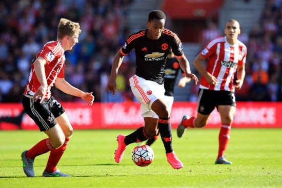  多特蒙德客场逆转取胜，紧咬榜首不放